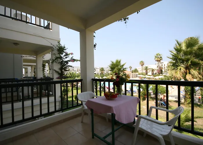 Tigaki Beach Hotel Тигаки