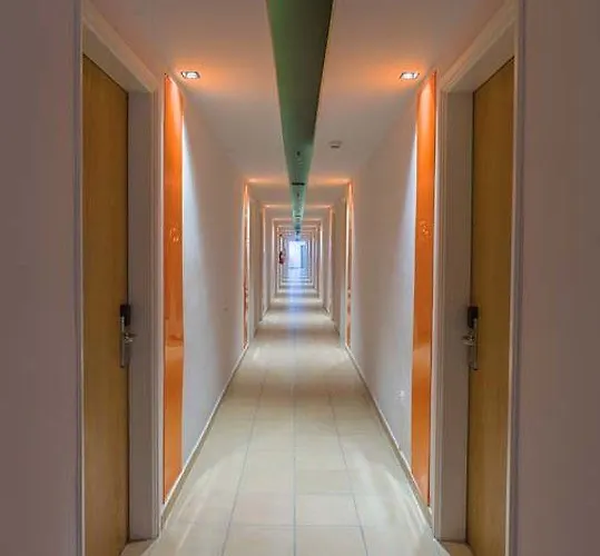 Tigaki Beach Hotel Отель 4*