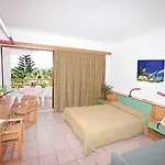 酒店 Tigaki Beach Hotel 4*
